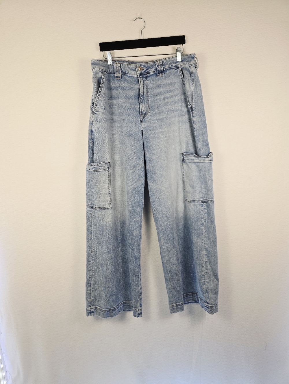 American Eagle High Waist Baggybwide Leg Stretch Light Wash Jeans. Ladies 16 - Picture 2 of 16